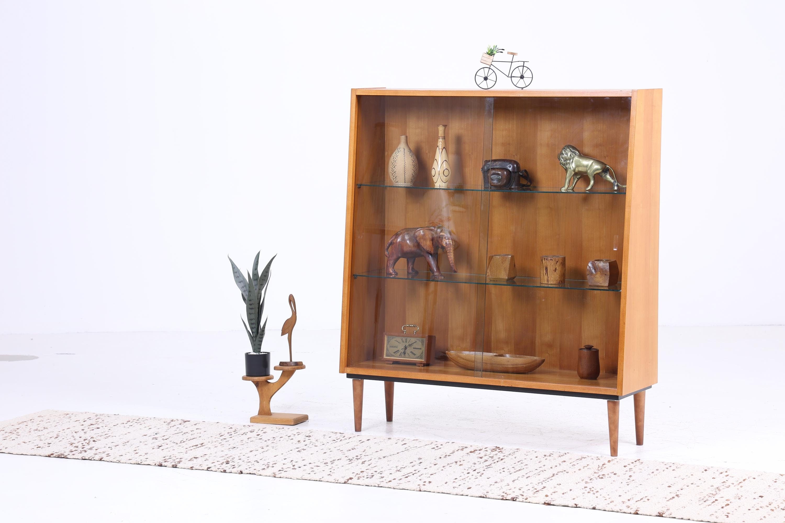 Zeitlose Vintage Glas Vitrine | Mid Century Bücherregal 60er Jahre |  Retro Regal Holz Aufbewahrung Schiebetüren