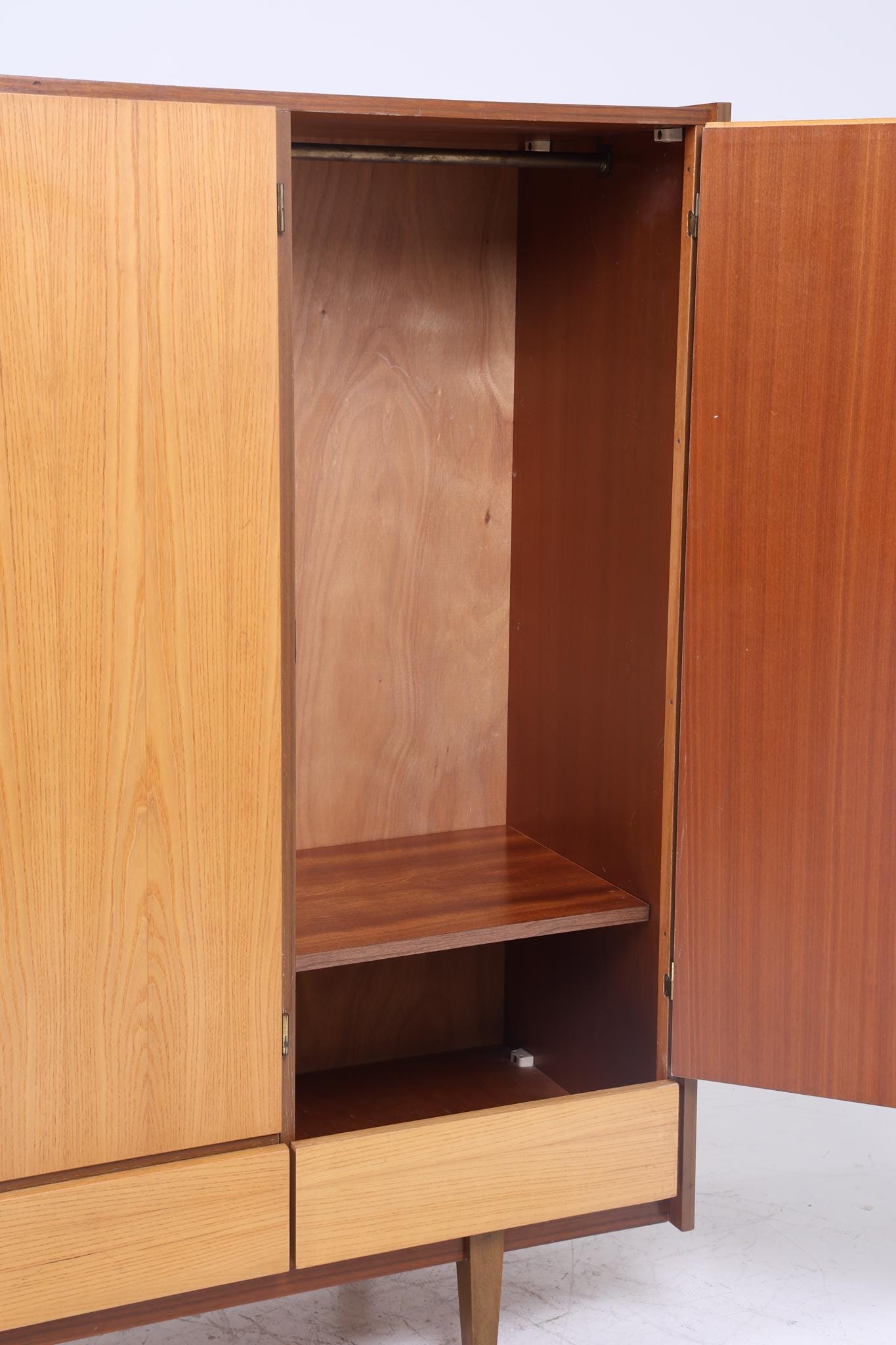 Vintage Kleiderschrank mit 3 Türen | Mid Century Schrank 60er Jahre Wäscheschrank Holz Retro Aufbewahrung