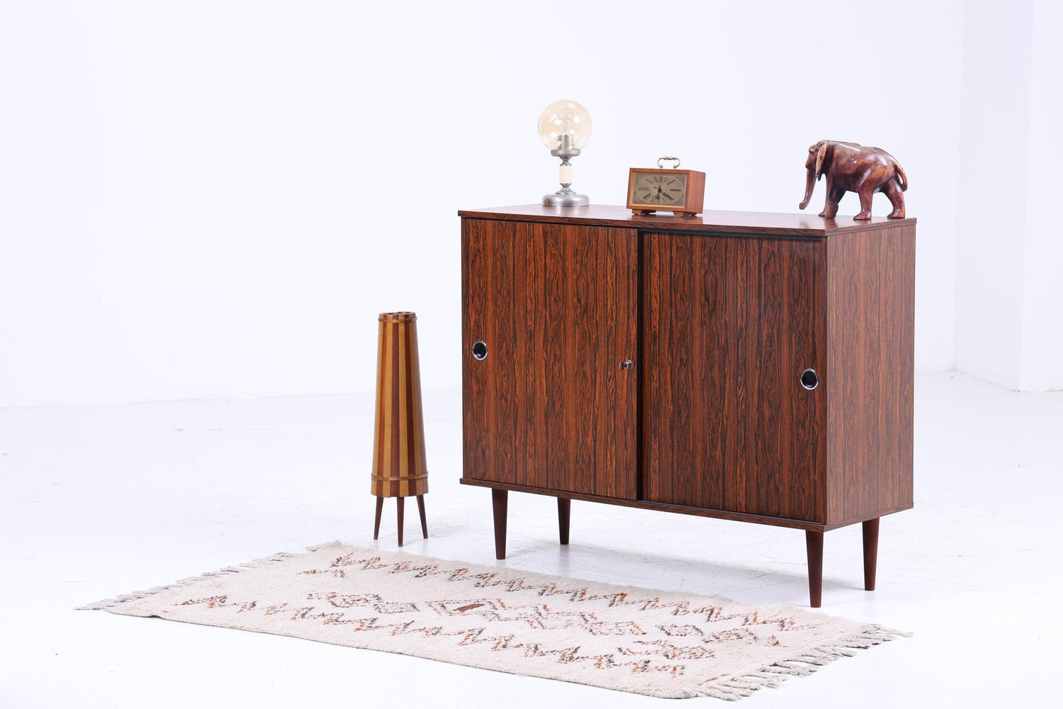 Wunderschöne Vintage Kommode | Mid Century Schrank mit Schiebetüren | Holz Aufbewahrung