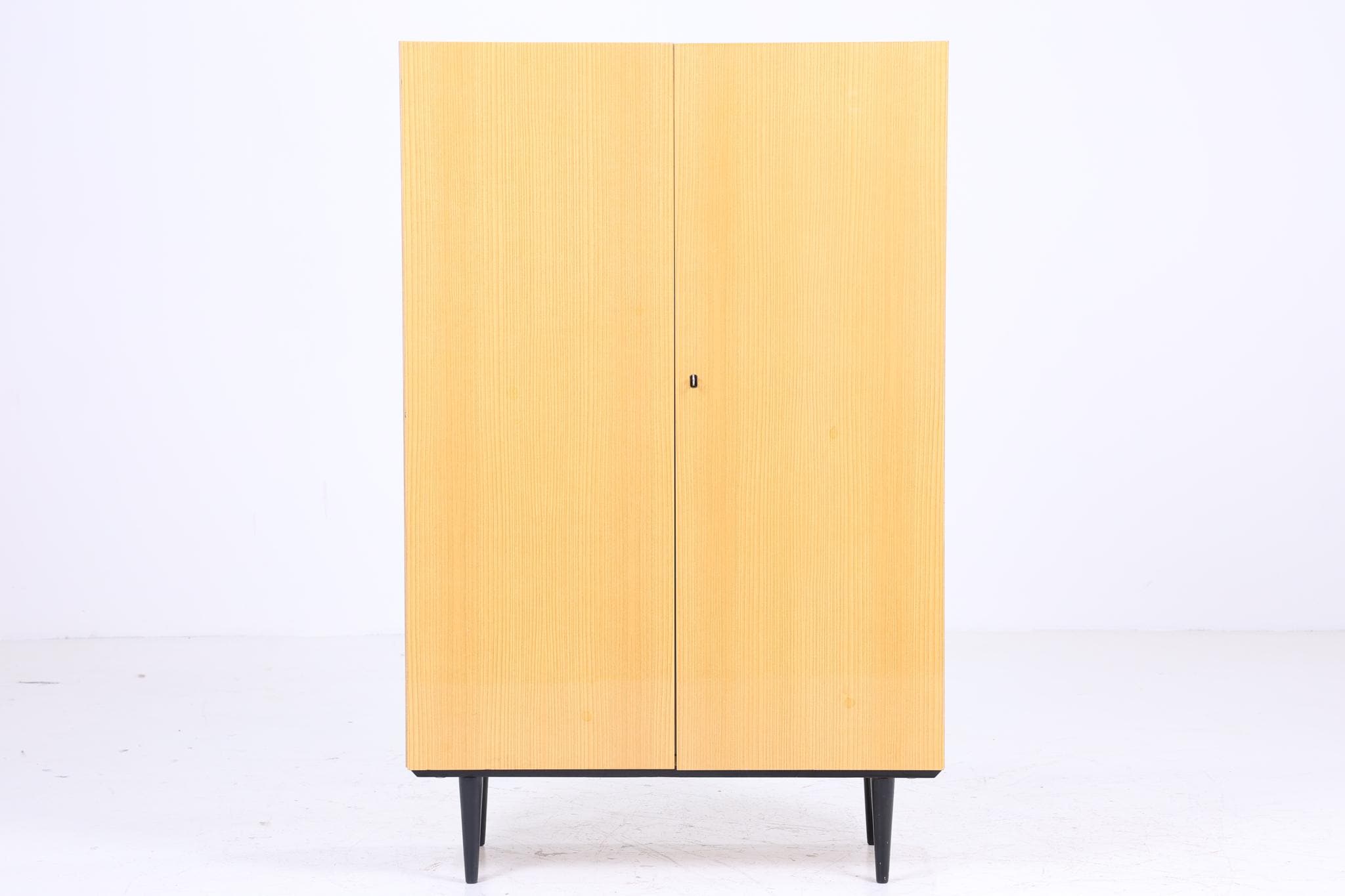 Kleiner Vintage Kleiderschrank | Mid Century Wäscheschrank | 60er Jahre Schrank | mit Kleiderstange &amp; Fächern