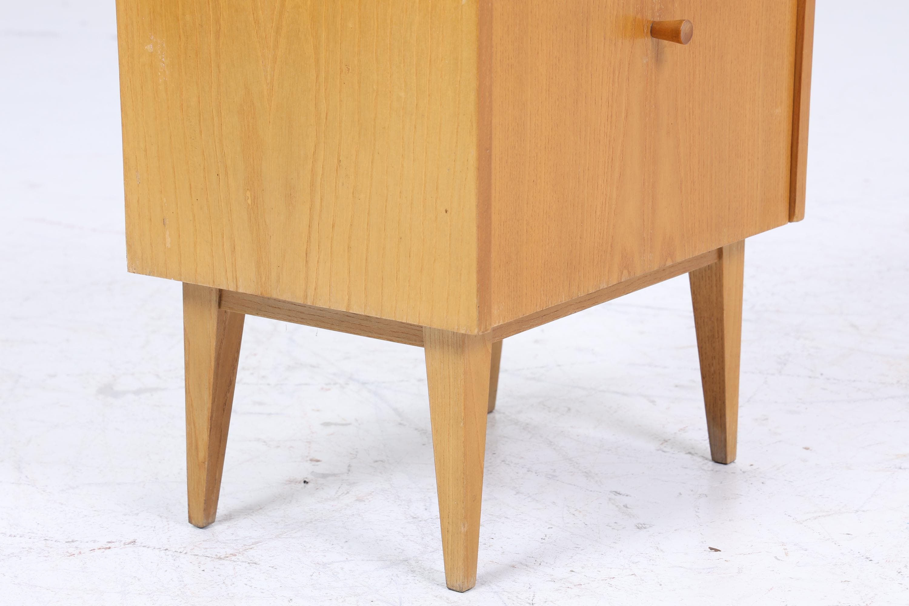 Vintage Nachttisch der 60er | Mid Century Mini Kommode mit Klappe &amp; Schublade | Stilvolle Holz Aufbewahrung Schlafzimmer Beige