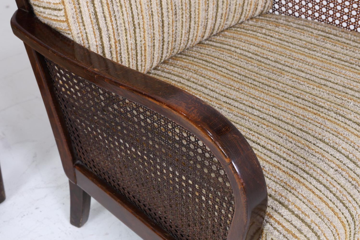 Eleganter Chippendale Sessel aus den 1930ern – Originalbezug, Wiener Geflecht &amp; Federkern | Vintage Art Deco Lounge-Sessel