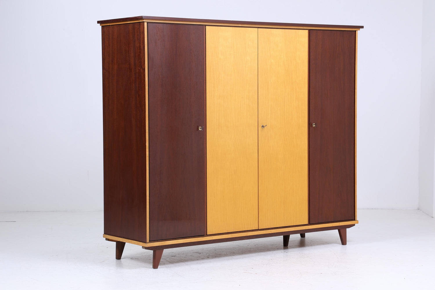 Großer Vintage Kleiderschrank | Mid Century Wäscheschrank | 60er Jahre Schrank | mit Fächern &amp; Kleiderstangen
