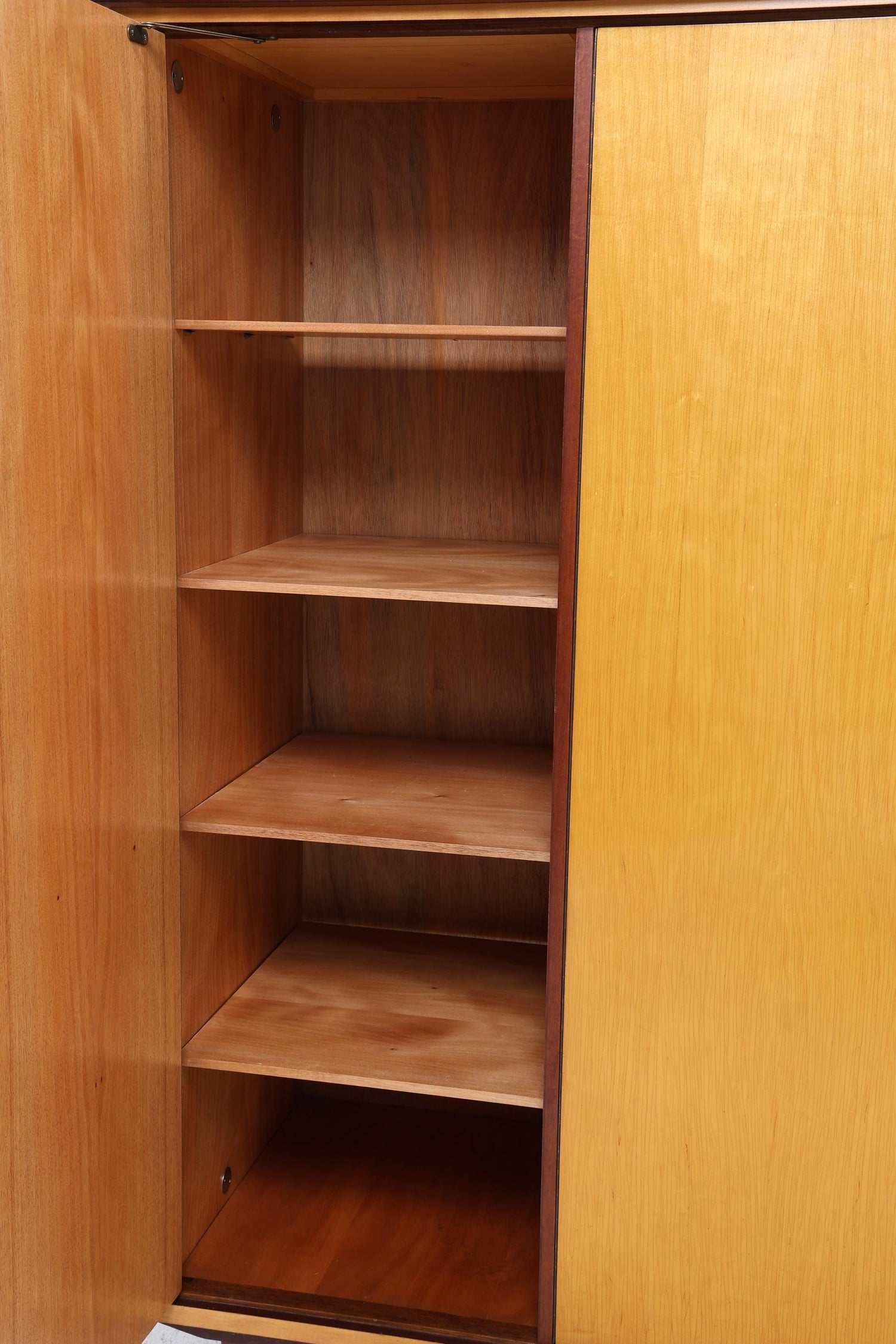 Großer Vintage Kleiderschrank | Mid Century Wäscheschrank | 60er Jahre Schrank | mit Fächern &amp; Kleiderstangen