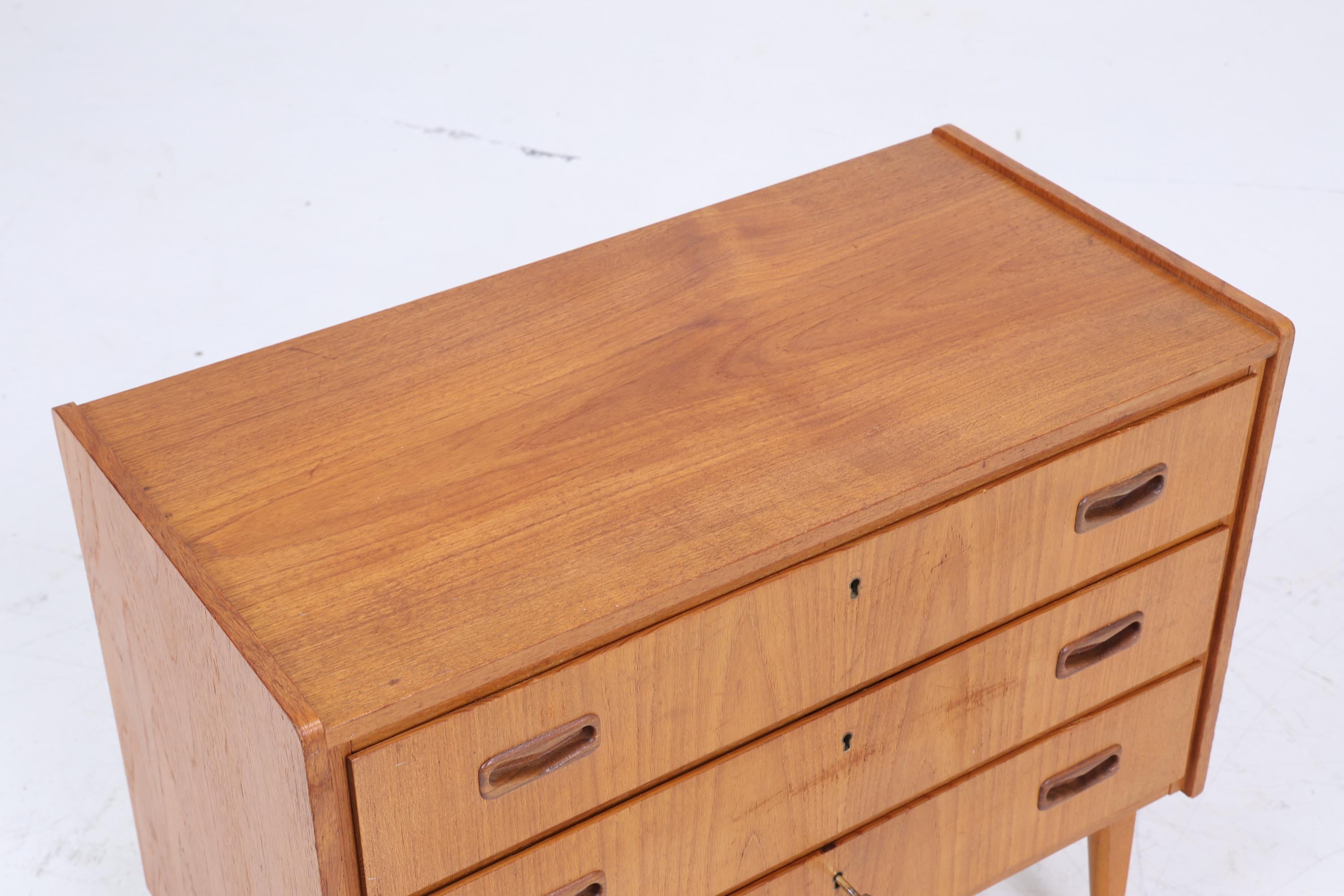 Kleine Vintage Teak Kommode | Mid Century Schubladen Schrank | Retro 60er Jahre Aufbewahrung