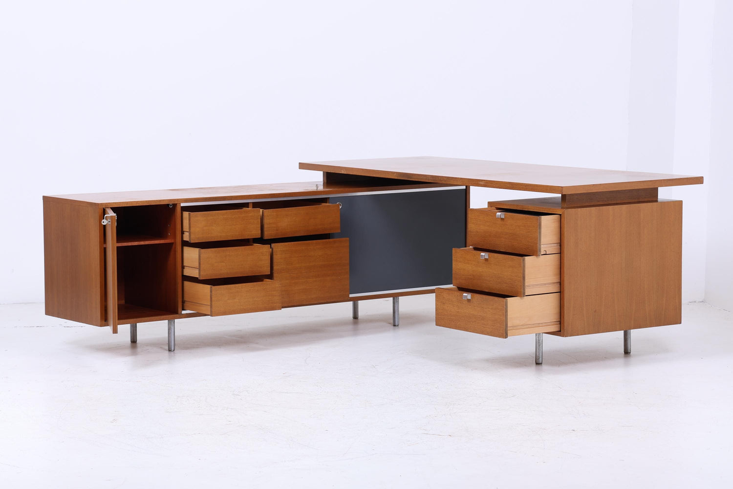 Vintage desk by Hermann Miller for George Nelson | Mid Century work table sideboard free corner retro wood design 60s