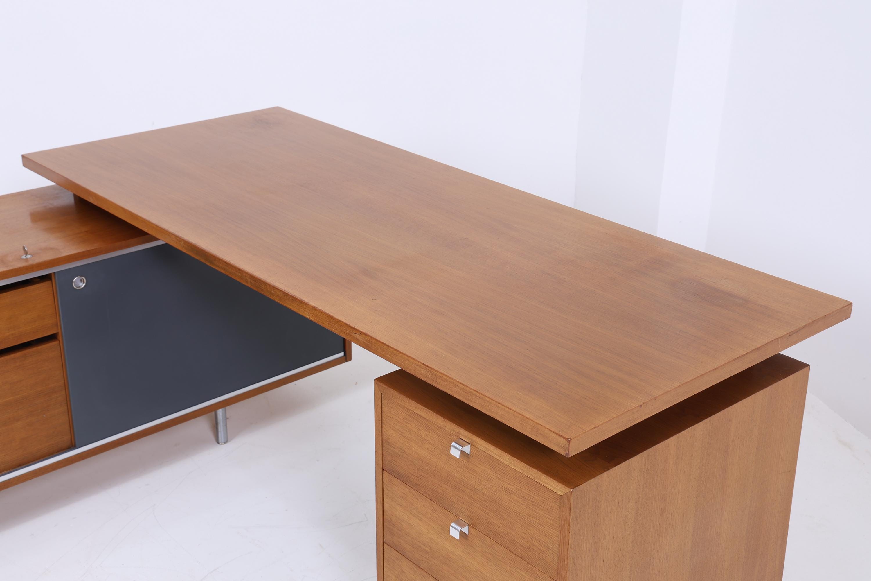 Vintage desk by Hermann Miller for George Nelson | Mid Century work table sideboard free corner retro wood design 60s