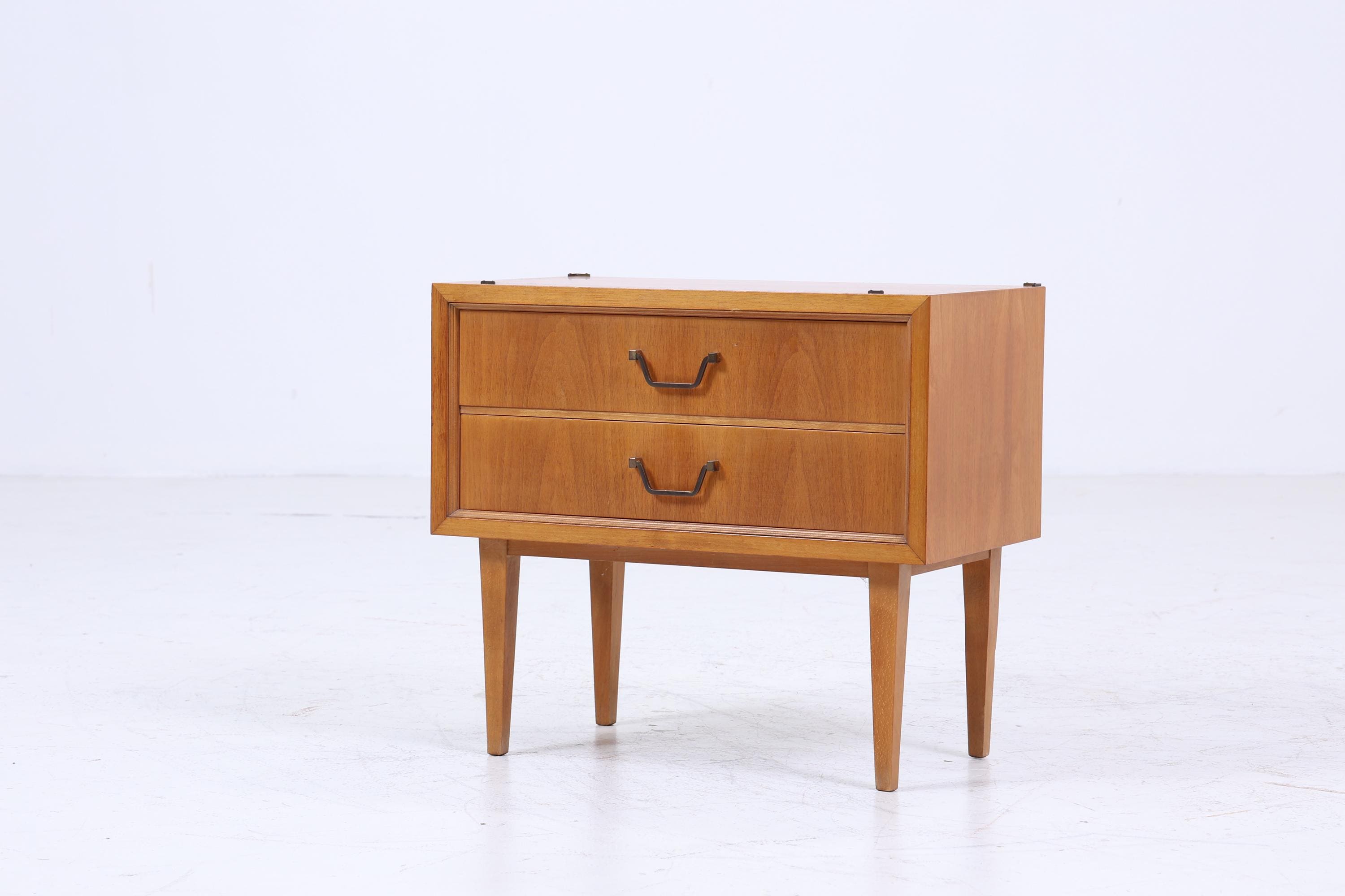 Vintage Nachttisch 60er Jahre | Mid Century Mini Kommode Schubladen | Stilvolle 70er Holz Aufbewahrung Schlafzimmer 1/2