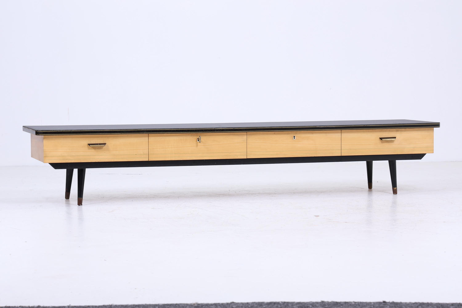 Vintage Lowboard 60er Jahre | Mid Century Sideboard mit Schubladen &amp; Linoleum Oberfläche Retro Holz Aufbewahrung
