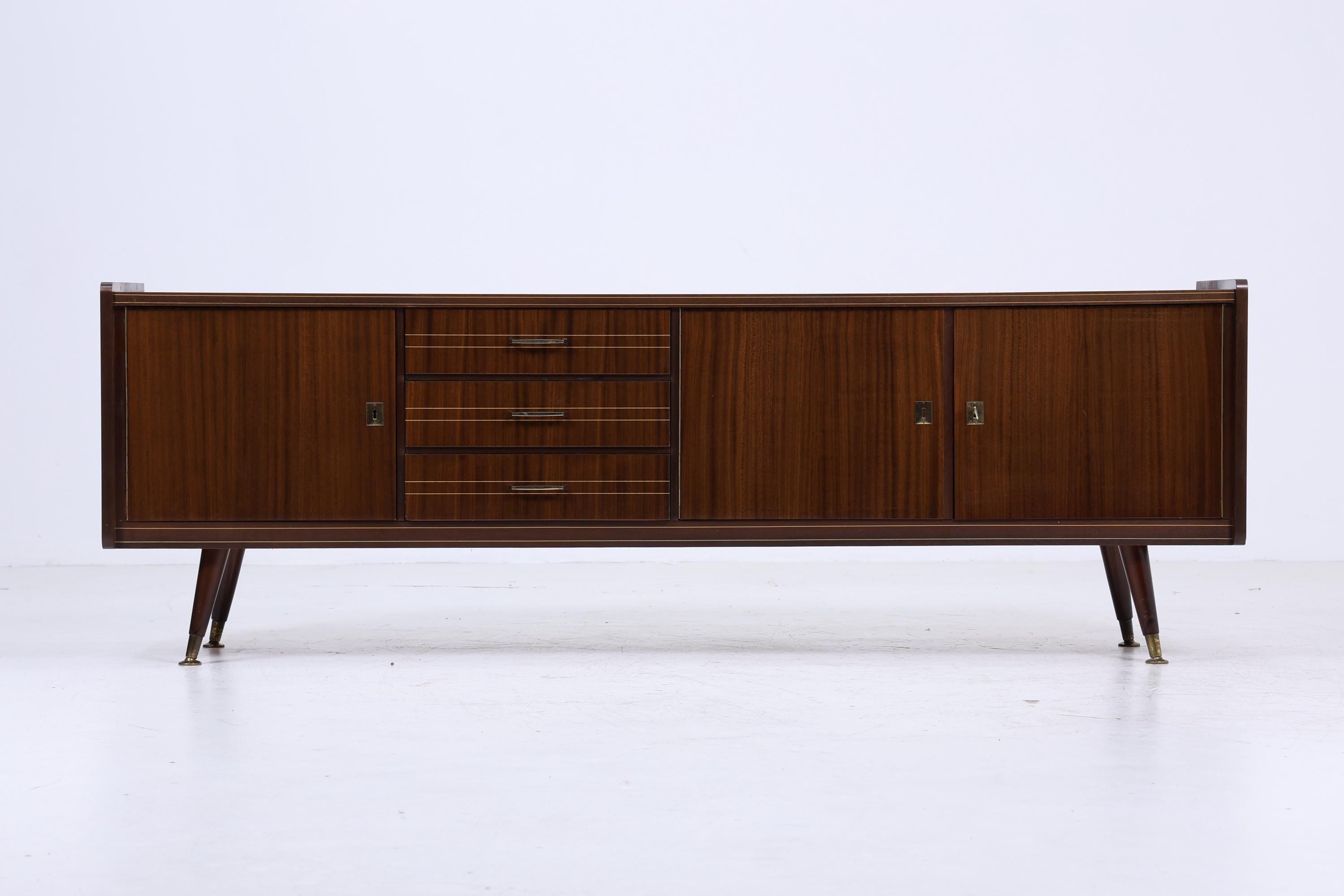 Dunkles Vintage Hochglanz Sideboard 60er Jahre | Mid Century Lowboard Anrichte mit Schubladen, Fächern Retro Holz Aufbewahrung