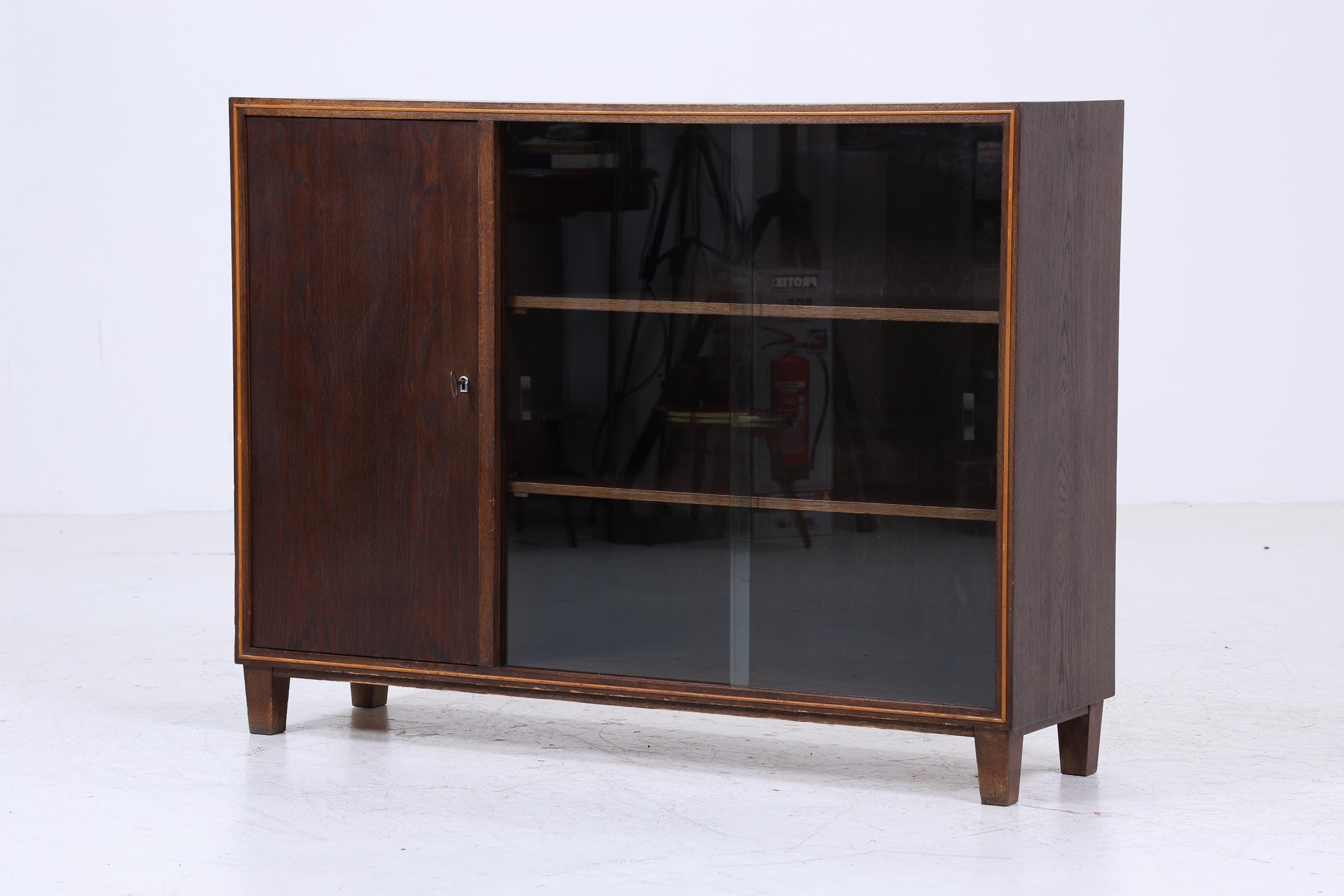Dunkle Vintage Kommode mit Glastüren 60er Jahre | Mid Century Vitrine Flur Schrank | Retro 70er Holz