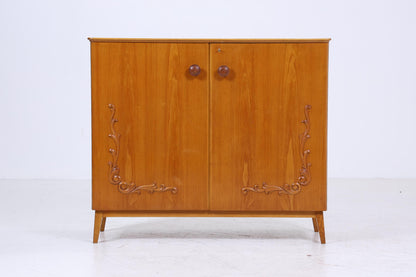 Vintage Wäscheschrank aus Holz | Mid-Century 50er Jahre Schrank mit Schnitzerei | 60er Retro Fächerschrank
