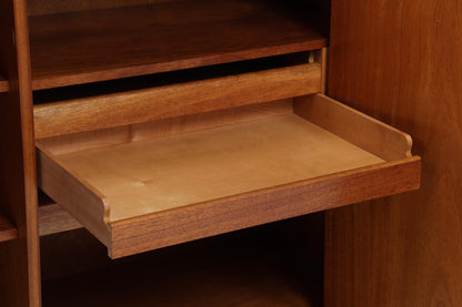 Vintage Wäscheschrank aus Holz | Mid-Century 50er Jahre Schrank mit toller Maserung | 60er Retro Fächerschrank