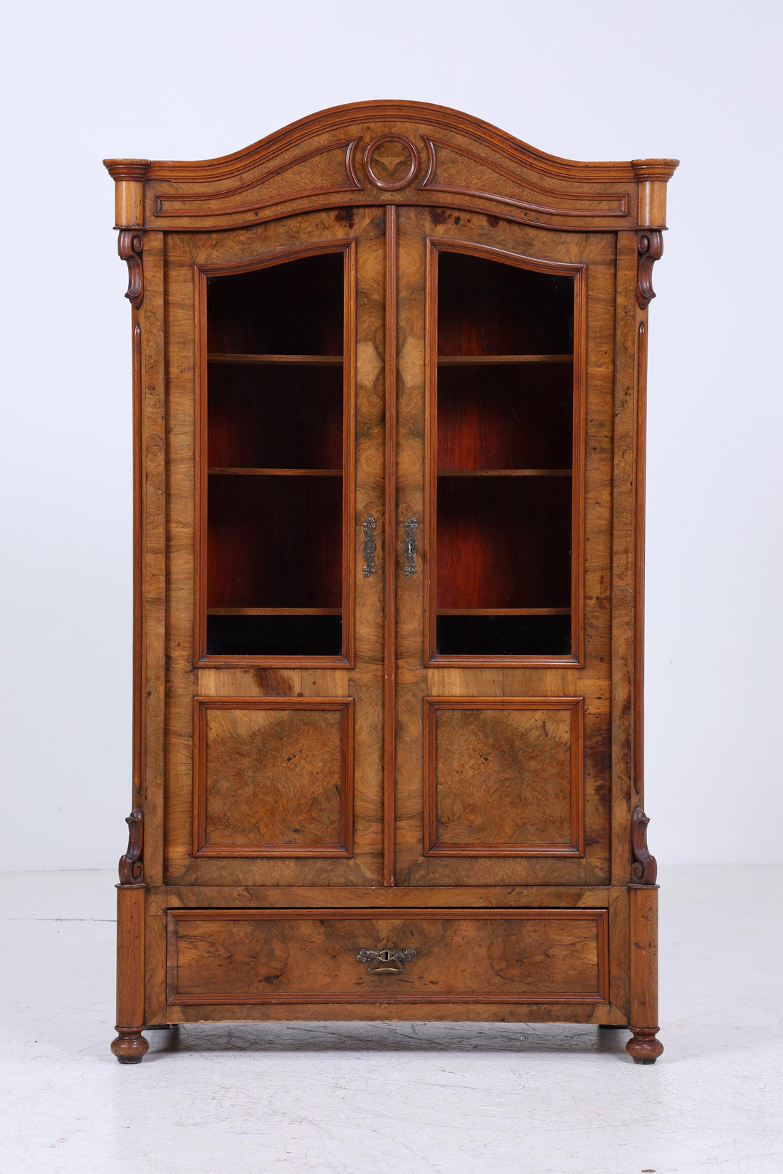 Antiker Vitrinenschrank im Louis Phillipe Stil | Vintage Küchenschrank | Holzschrank mit Glasfront