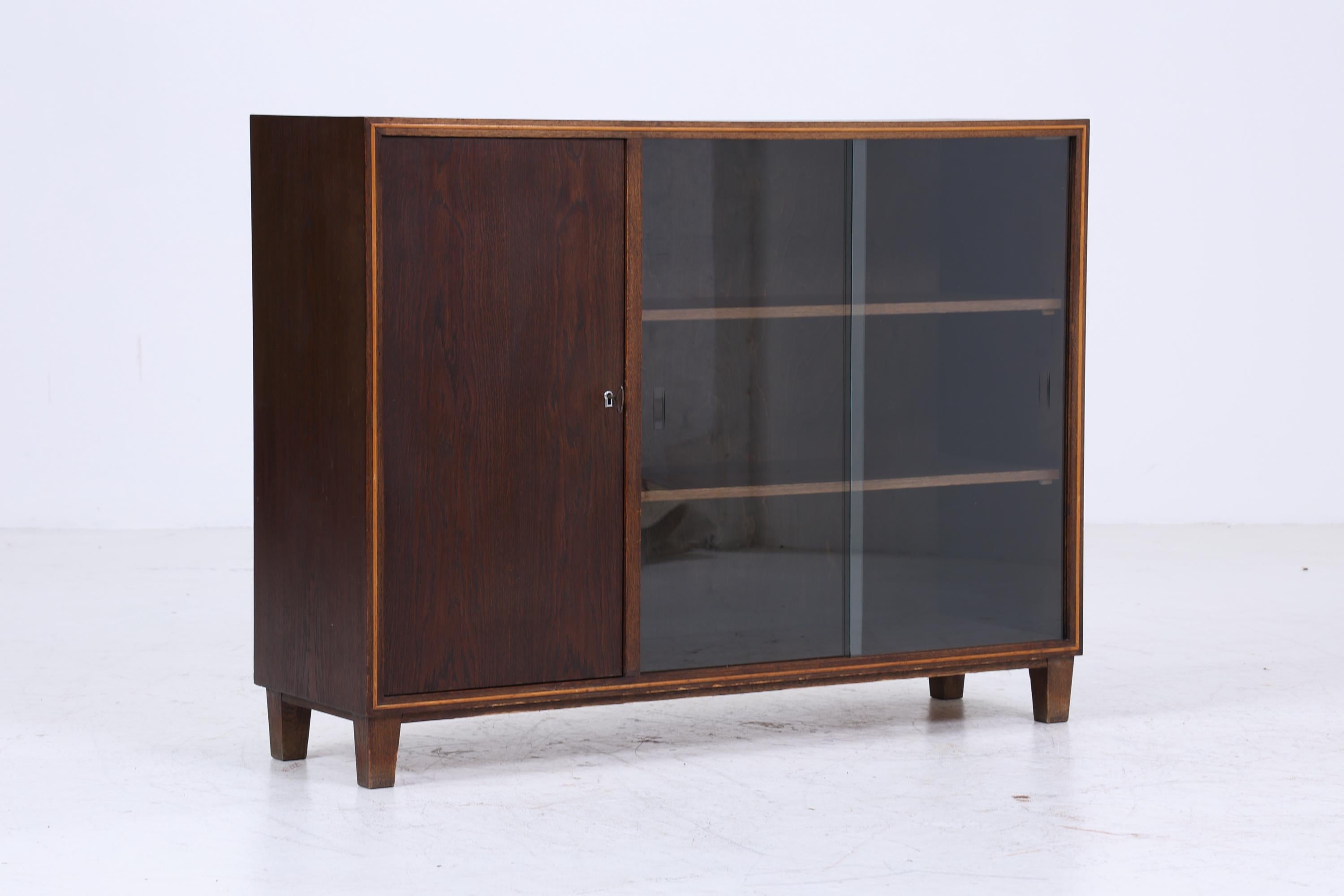 Dunkle Vintage Kommode mit Glastüren 60er Jahre | Mid Century Vitrine Flur Schrank | Retro 70er Holz
