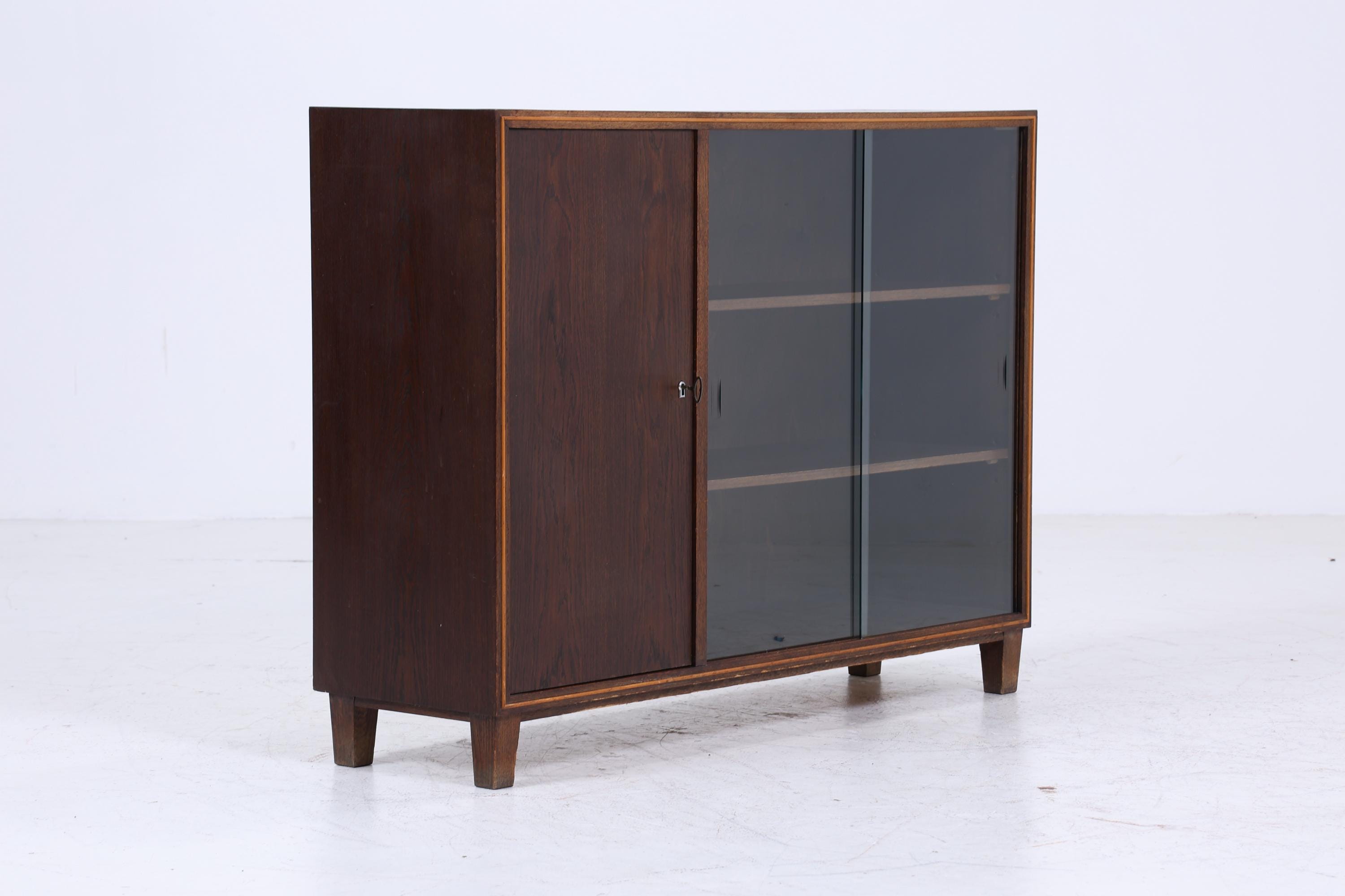 Dunkle Vintage Kommode mit Glastüren 60er Jahre | Mid Century Vitrine Flur Schrank | Retro 70er Holz