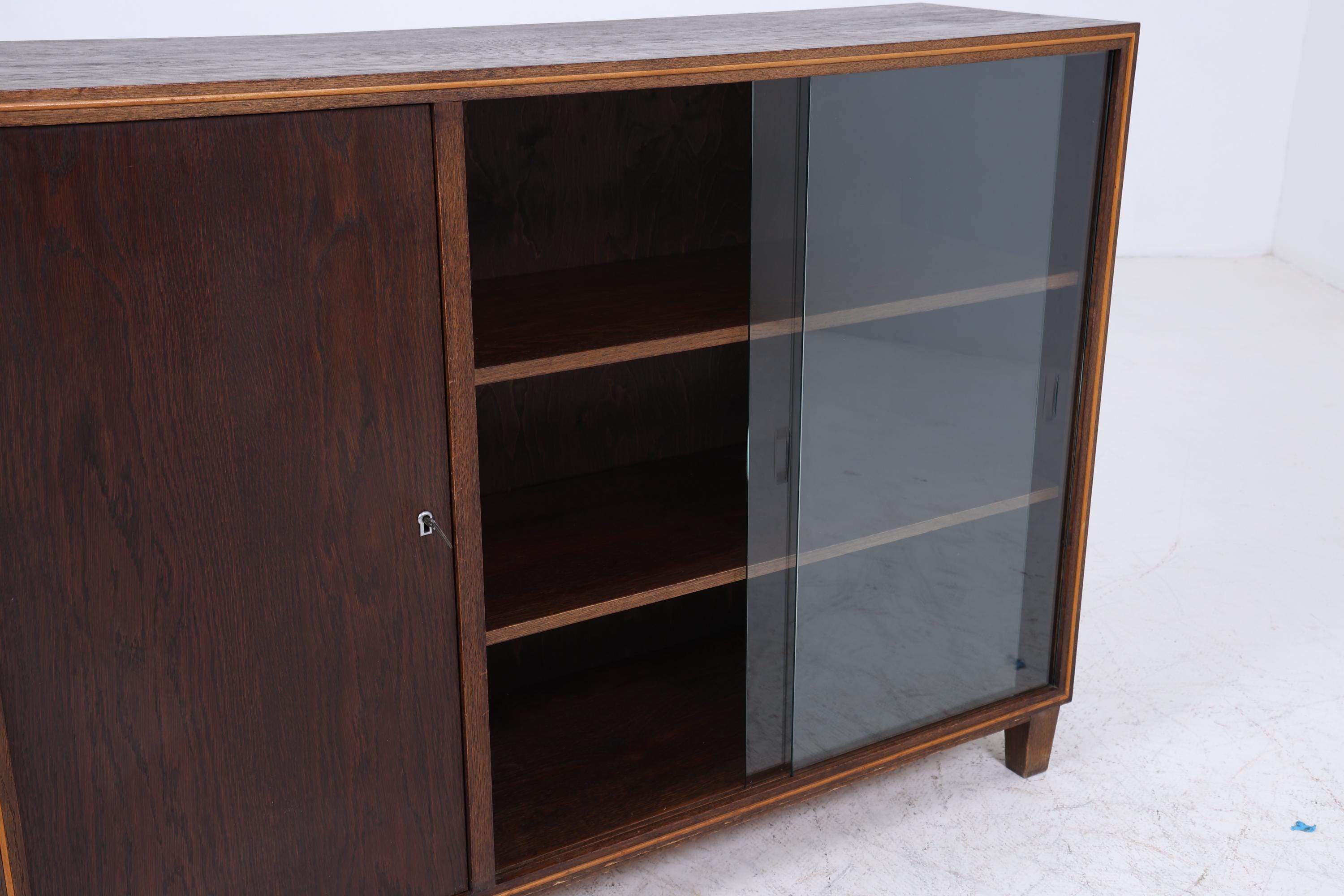 Dunkle Vintage Kommode mit Glastüren 60er Jahre | Mid Century Vitrine Flur Schrank | Retro 70er Holz