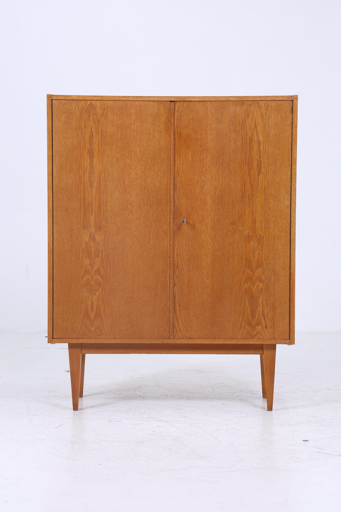 Kleiner Hellerau Wäscheschrank 602/B aus den 60er Jahren | Mid Century Kleiderschrank Vorratsschrank Vintage Fächerschrank Retro 70er