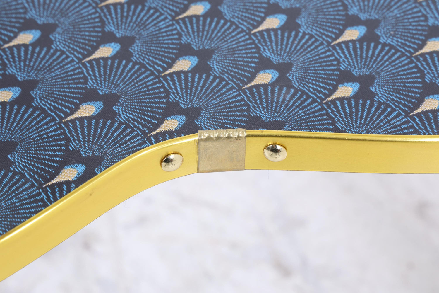 Vintage Nierentisch mit Pfauen Muster | Mid Century Blumentisch | Beistelltische Blau 60er Jahre