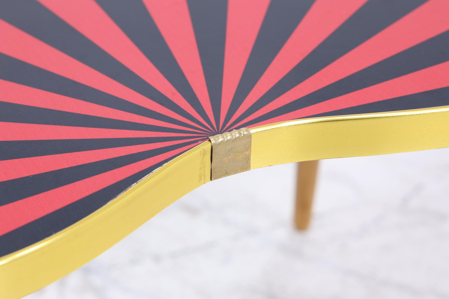 Vintage Nierentisch mit Muster | Mid Century Blumentisch | Beistelltische Schwarz Rot 60er Jahre