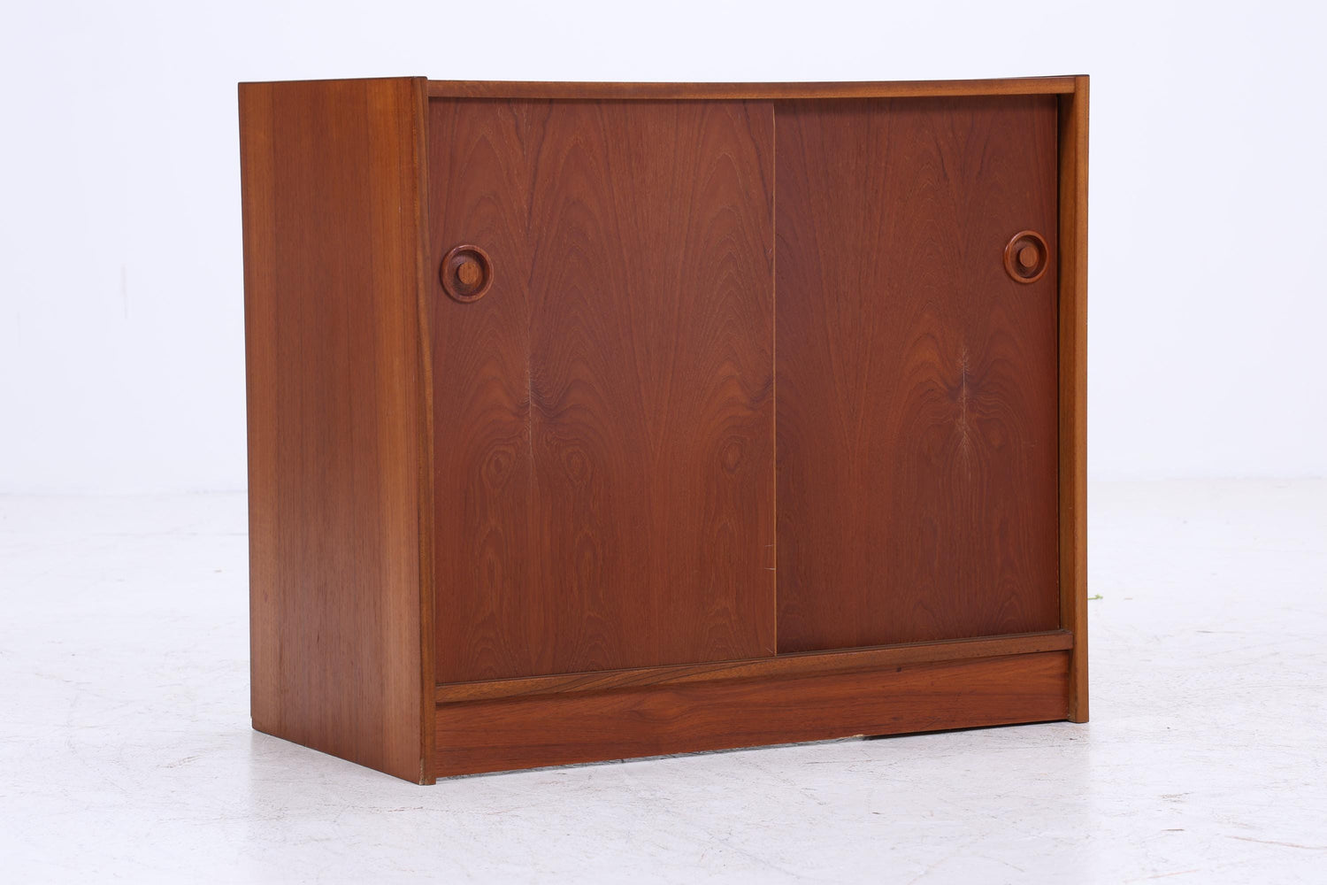 Wundervolle Teak Mid Century Kommode | Vintage Schiebetüren Schrank Holz Aufbewahrung 60er Jahre