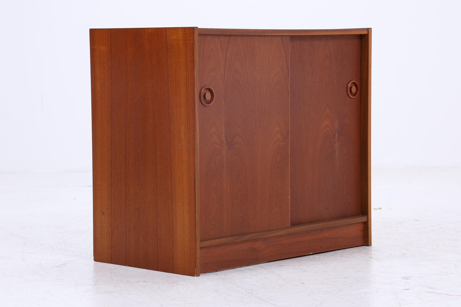 Wundervolle Teak Mid Century Kommode | Vintage Schiebetüren Schrank Holz Aufbewahrung 60er Jahre