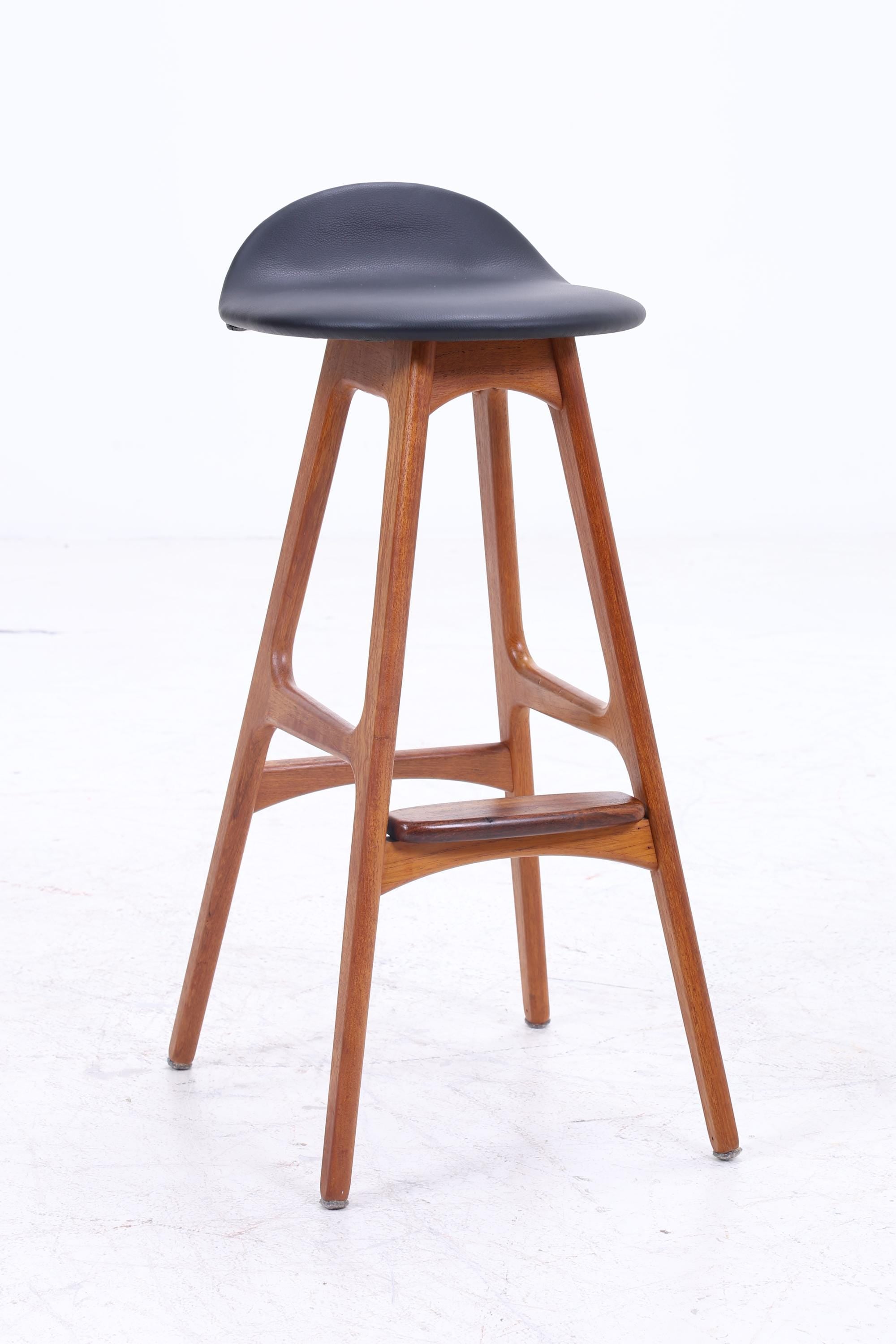 1v4 Vintage Barhocker OD61 von Erik Buch | Mid Century Sitzhocker Leder Oddense Maskinsnedkeri A / S | Retro Barstuhl 60er Danish Design