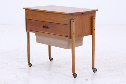 Vintage Nähkästchen mit Korb 60er Jahre  | Mid Century Holz Nähkasten auf Rollen mit Schublade Aufbewahrung