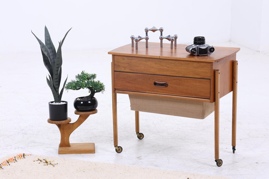 Vintage Nähkästchen mit Korb 60er Jahre  | Mid Century Holz Nähkasten auf Rollen mit Schublade Aufbewahrung