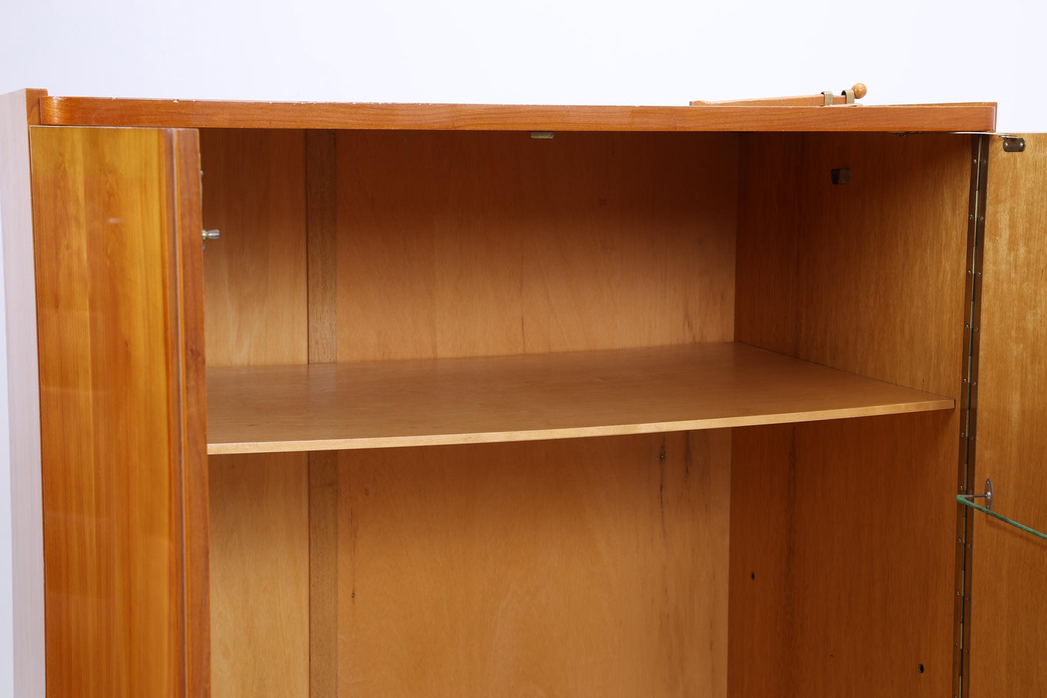 Vintage Kleiderschrank | Mid Century Hochglanz Wäscheschrank | 60er Jahre Schrank | mit Kleiderstange