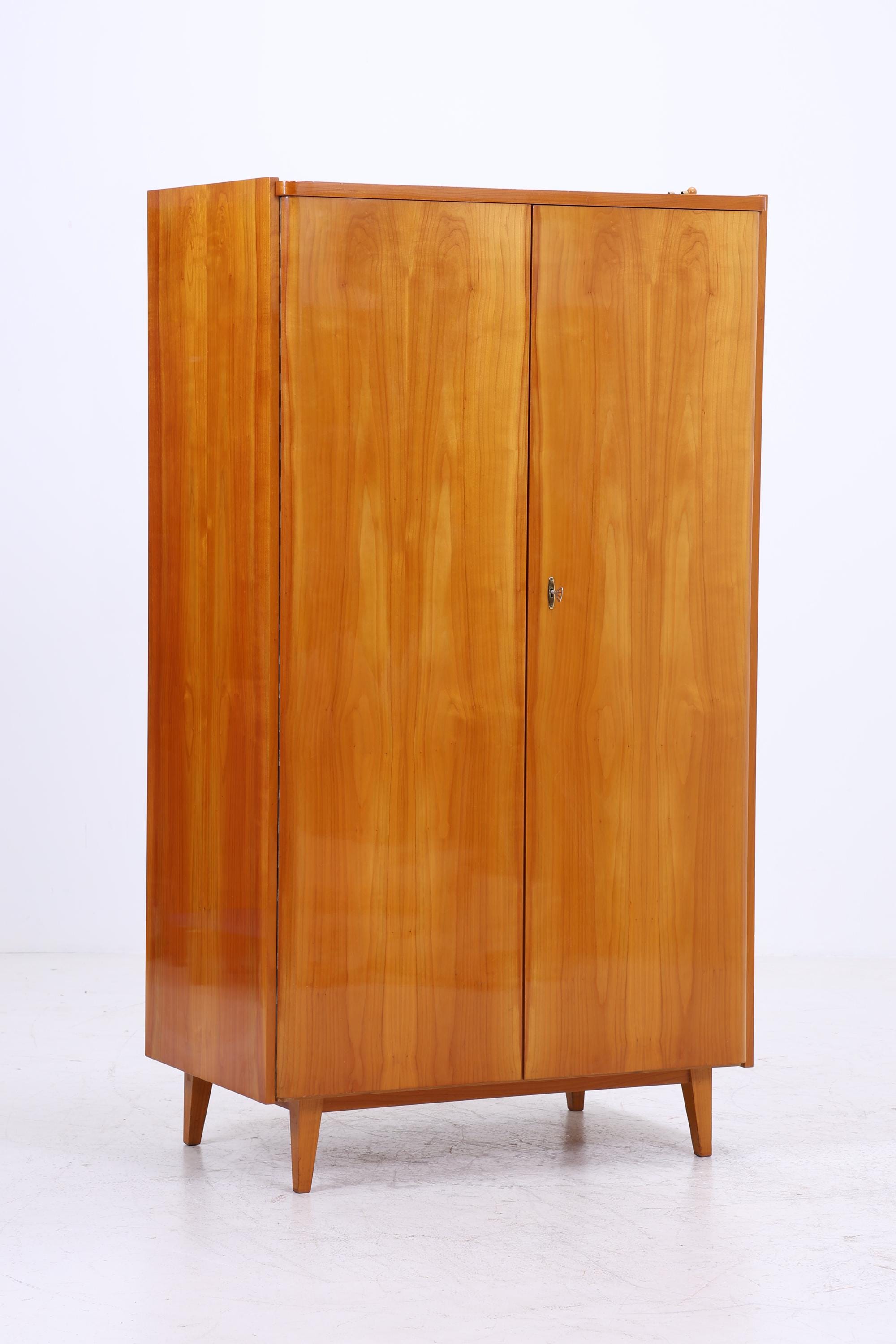 Vintage Kleiderschrank | Mid Century Hochglanz Wäscheschrank | 60er Jahre Schrank | mit Kleiderstange