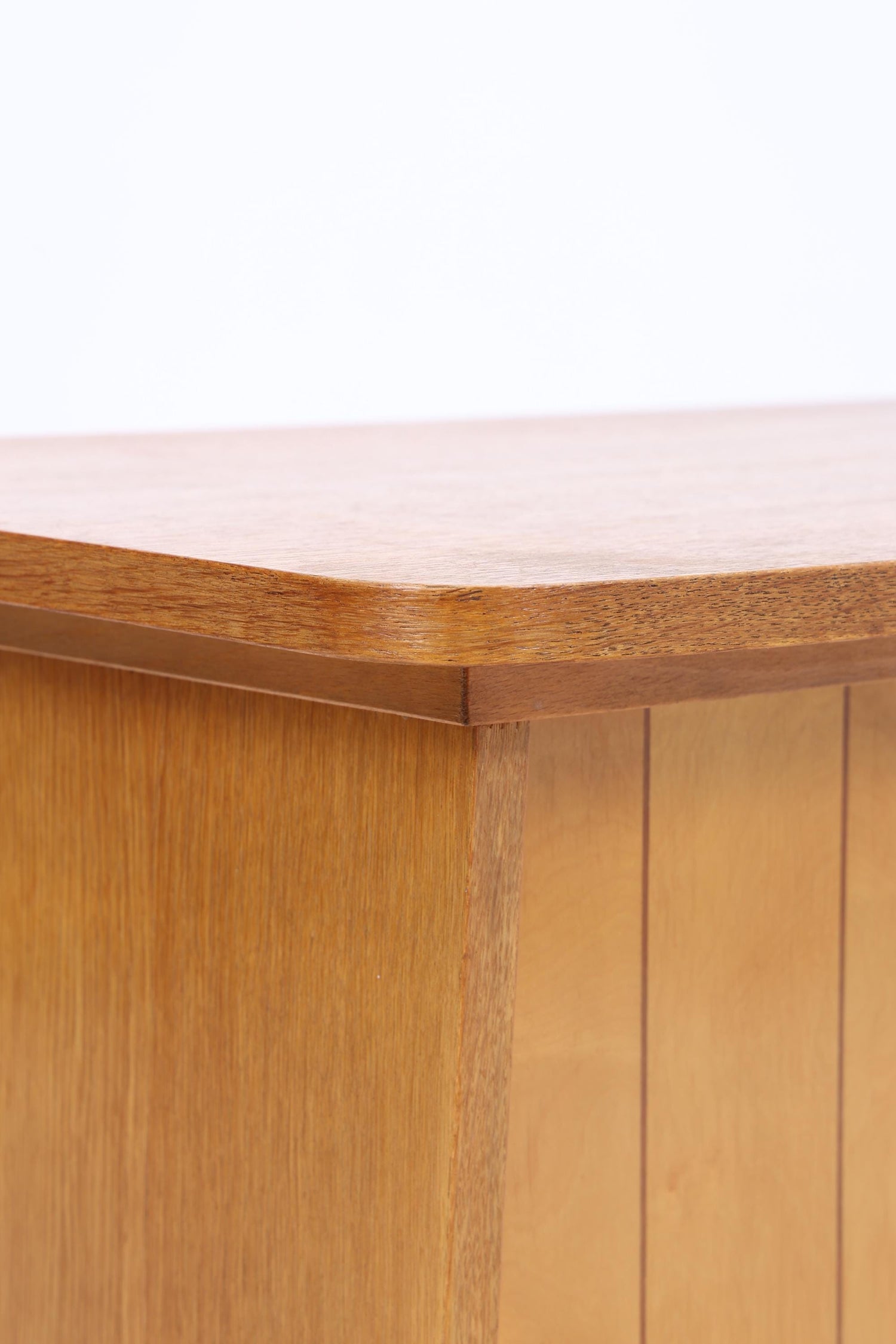 Kleiner Vintage Eiche Barschrank der 60er Jahre | Mid Century Bar Kommode im Retro-Look der 70er