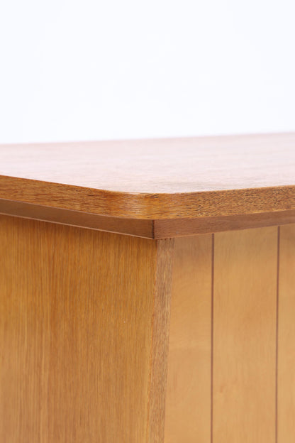 Kleiner Vintage Eiche Barschrank der 60er Jahre | Mid Century Bar Kommode im Retro-Look der 70er