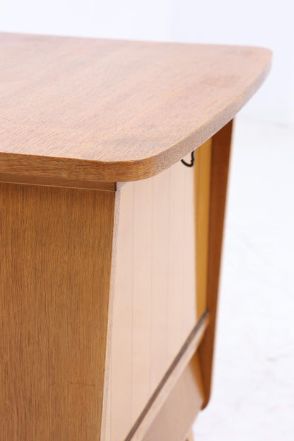 Kleiner Vintage Eiche Barschrank der 60er Jahre | Mid Century Bar Kommode im Retro-Look der 70er