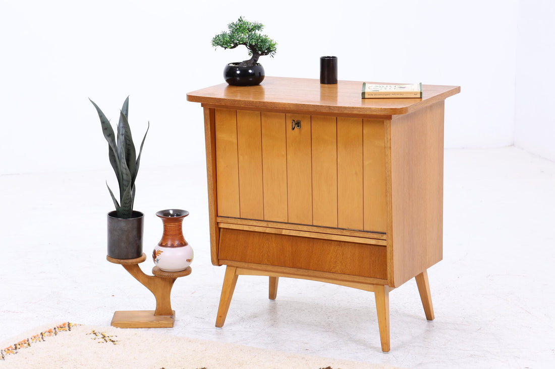 Kleiner Vintage Eiche Barschrank der 60er Jahre | Mid Century Bar Kommode im Retro-Look der 70er