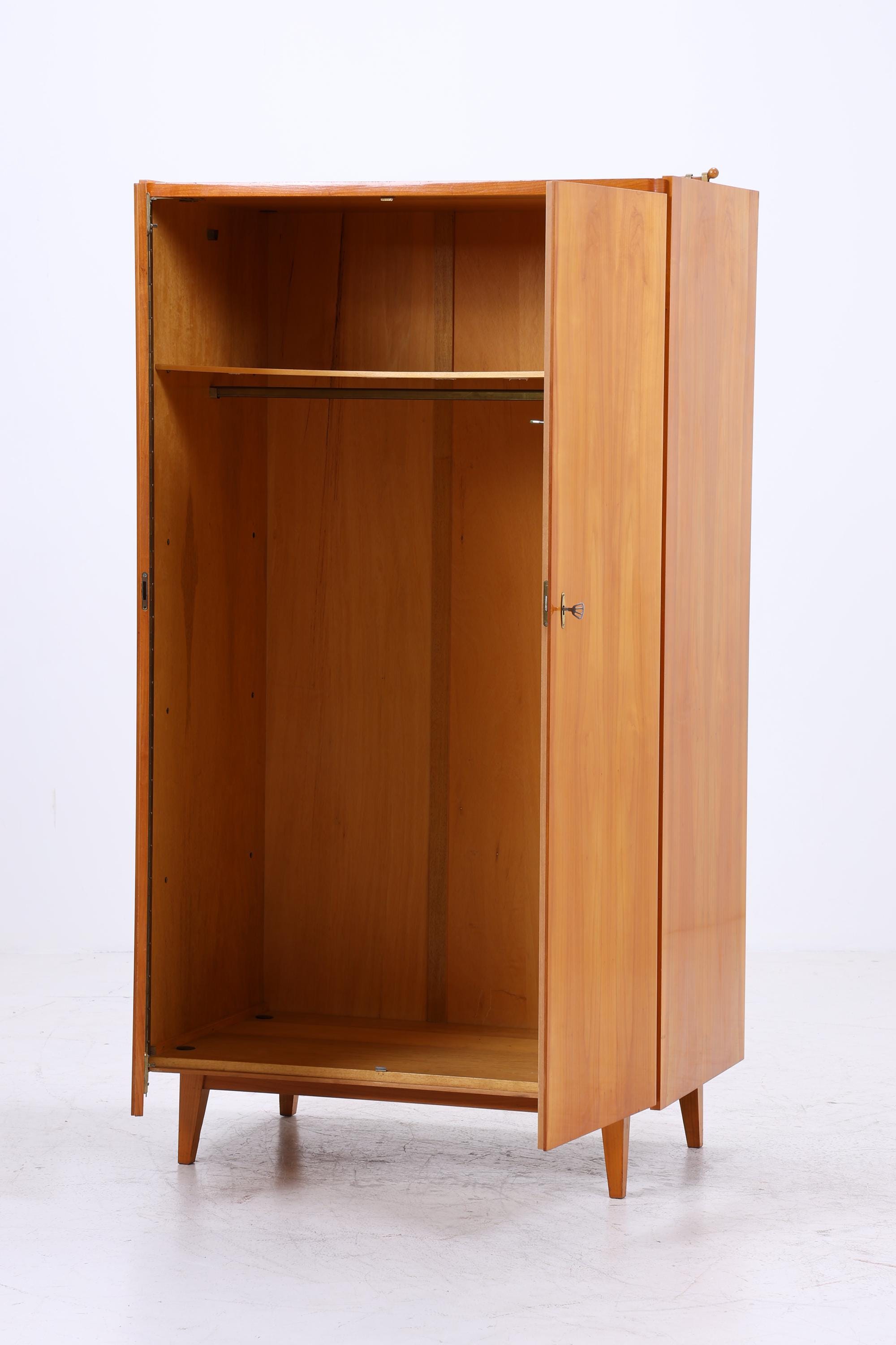 Vintage Kleiderschrank | Mid Century Hochglanz Wäscheschrank | 60er Jahre Schrank | mit Kleiderstange