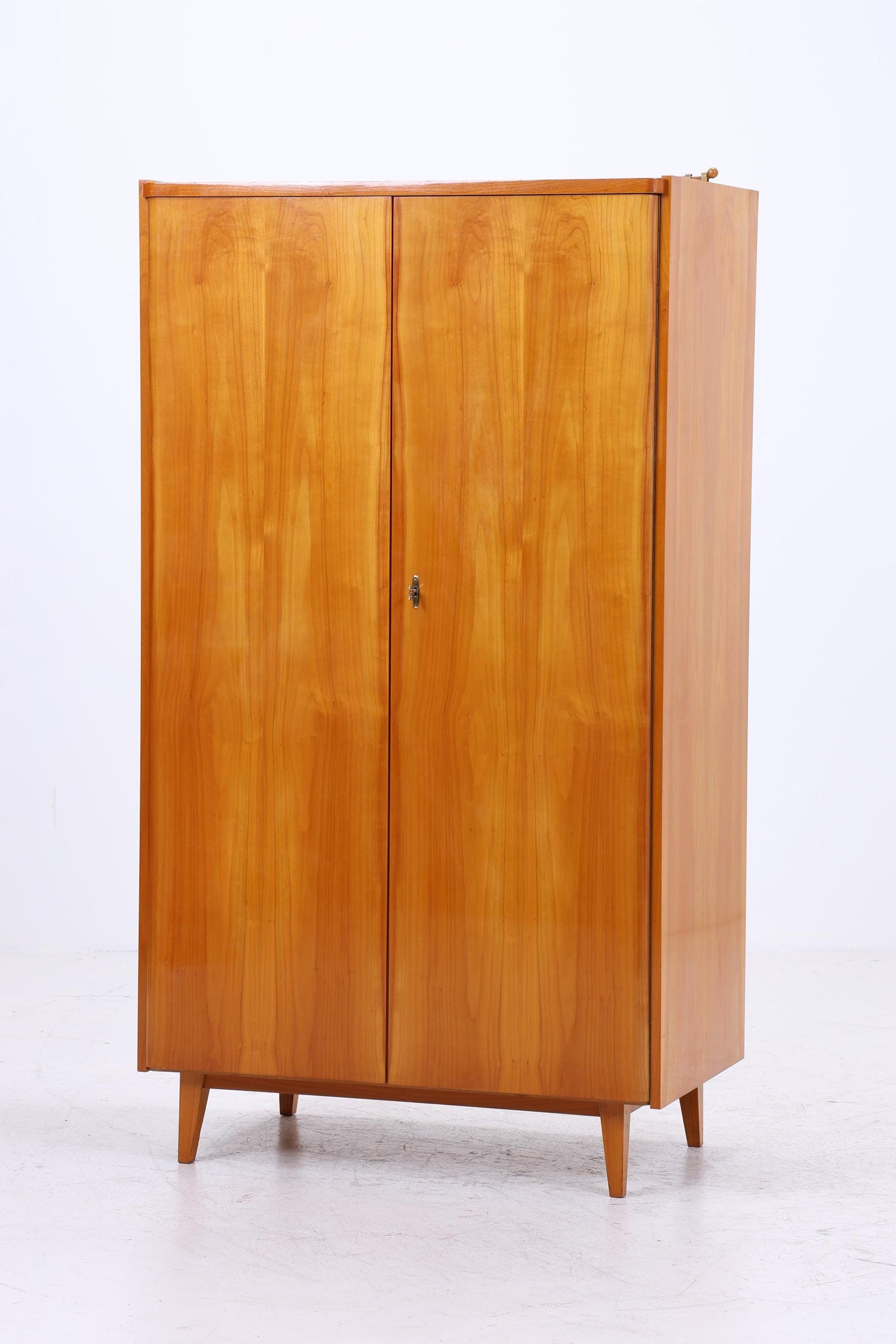 Vintage Kleiderschrank | Mid Century Hochglanz Wäscheschrank | 60er Jahre Schrank | mit Kleiderstange