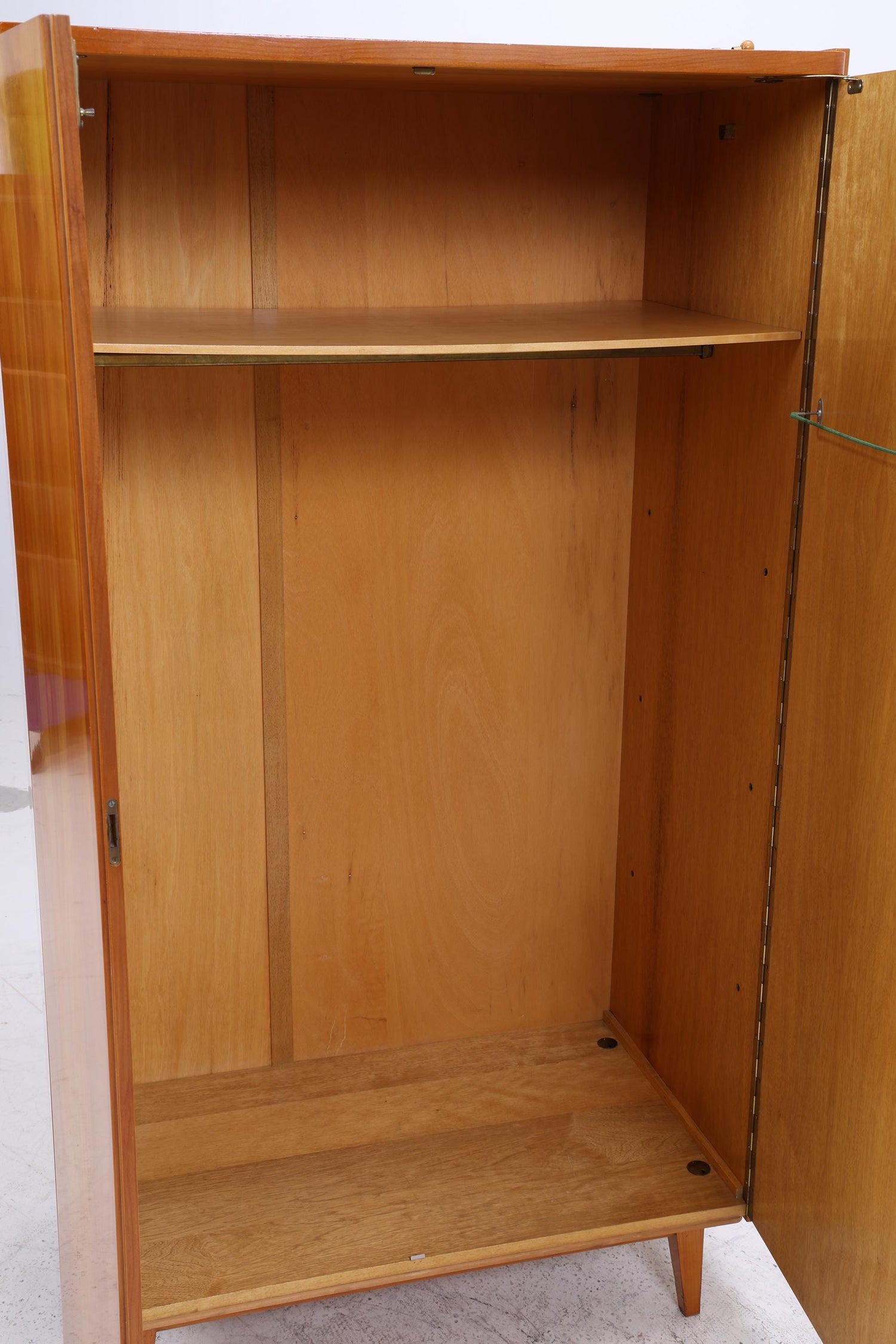 Vintage Kleiderschrank | Mid Century Hochglanz Wäscheschrank | 60er Jahre Schrank | mit Kleiderstange