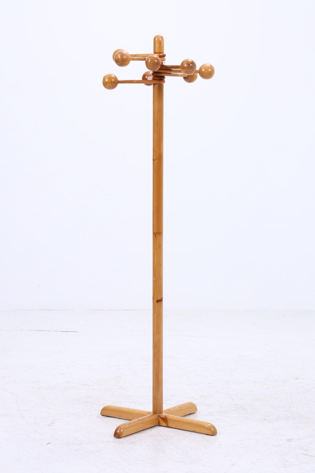 Vintage Rainer Daumiller Garderobe aus Kiefernholz mit drehbaren kugelförmigen Haken | Mid Century Design Kleiderständer Retro 60er