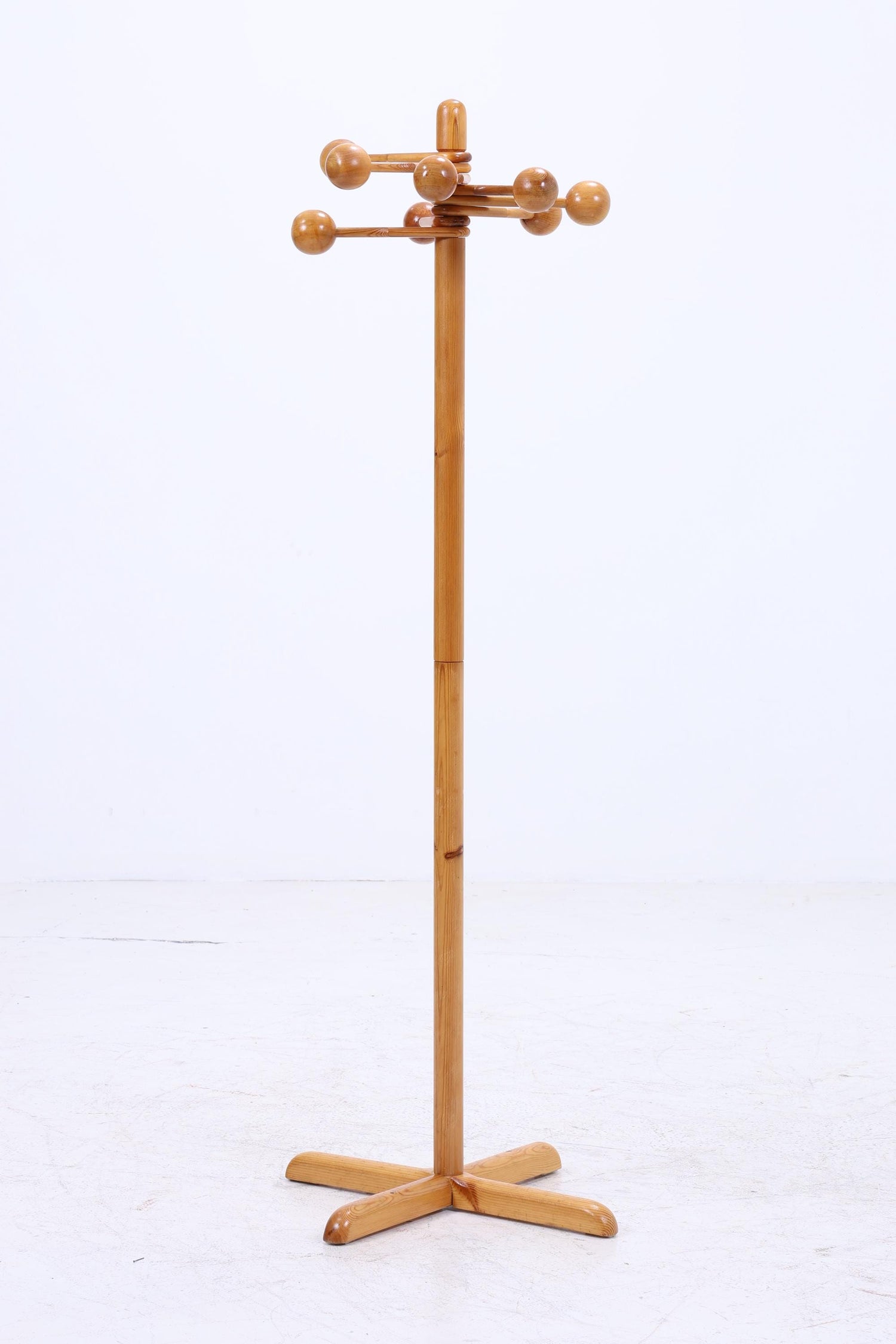 Vintage Rainer Daumiller Garderobe aus Kiefernholz mit drehbaren kugelförmigen Haken | Mid Century Design Kleiderständer Retro 60er