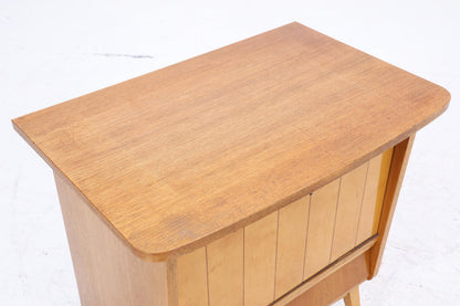 Kleiner Vintage Eiche Barschrank der 60er Jahre | Mid Century Bar Kommode im Retro-Look der 70er