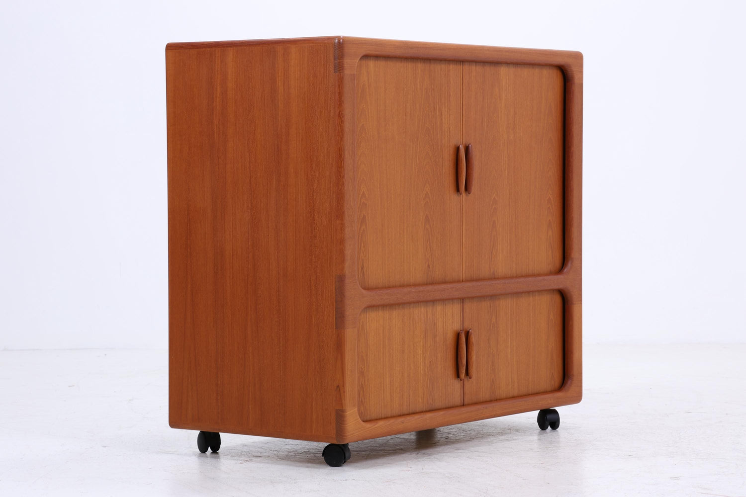 Dyrlund Teak Fernseherschrank aus den 60ern | Mid Century Schrank | Vintage Holz  Aufbewahrung