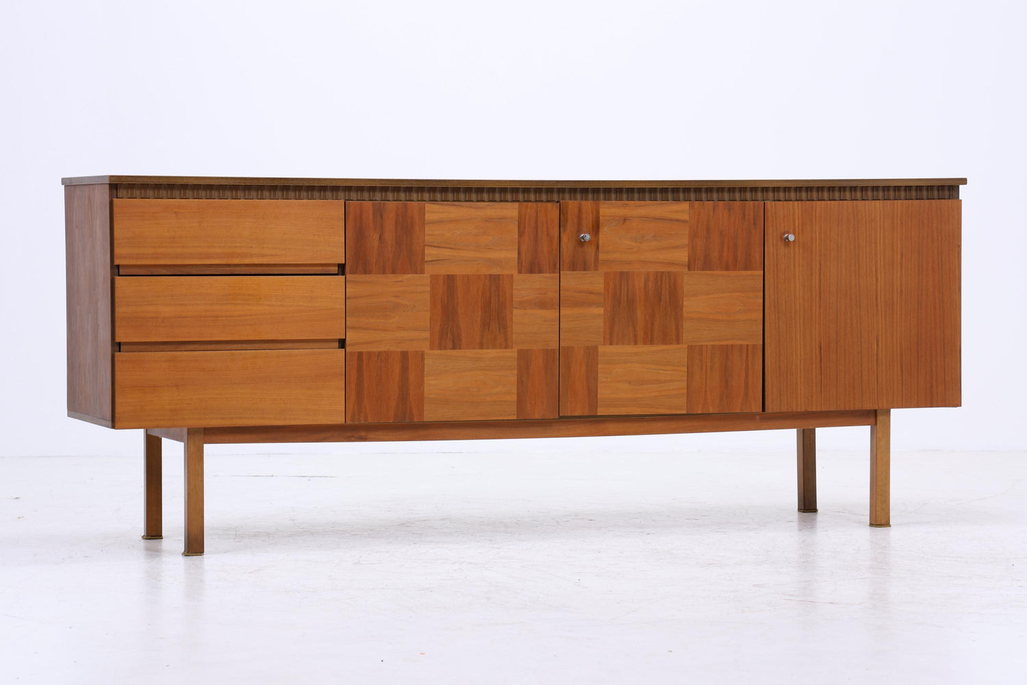 Vintage Nussbaum Sideboard 60er Jahre | Mid Century Anrichte mit Schubladen &amp; Fächern und Schachmuster Retro Holz Aufbewahrung