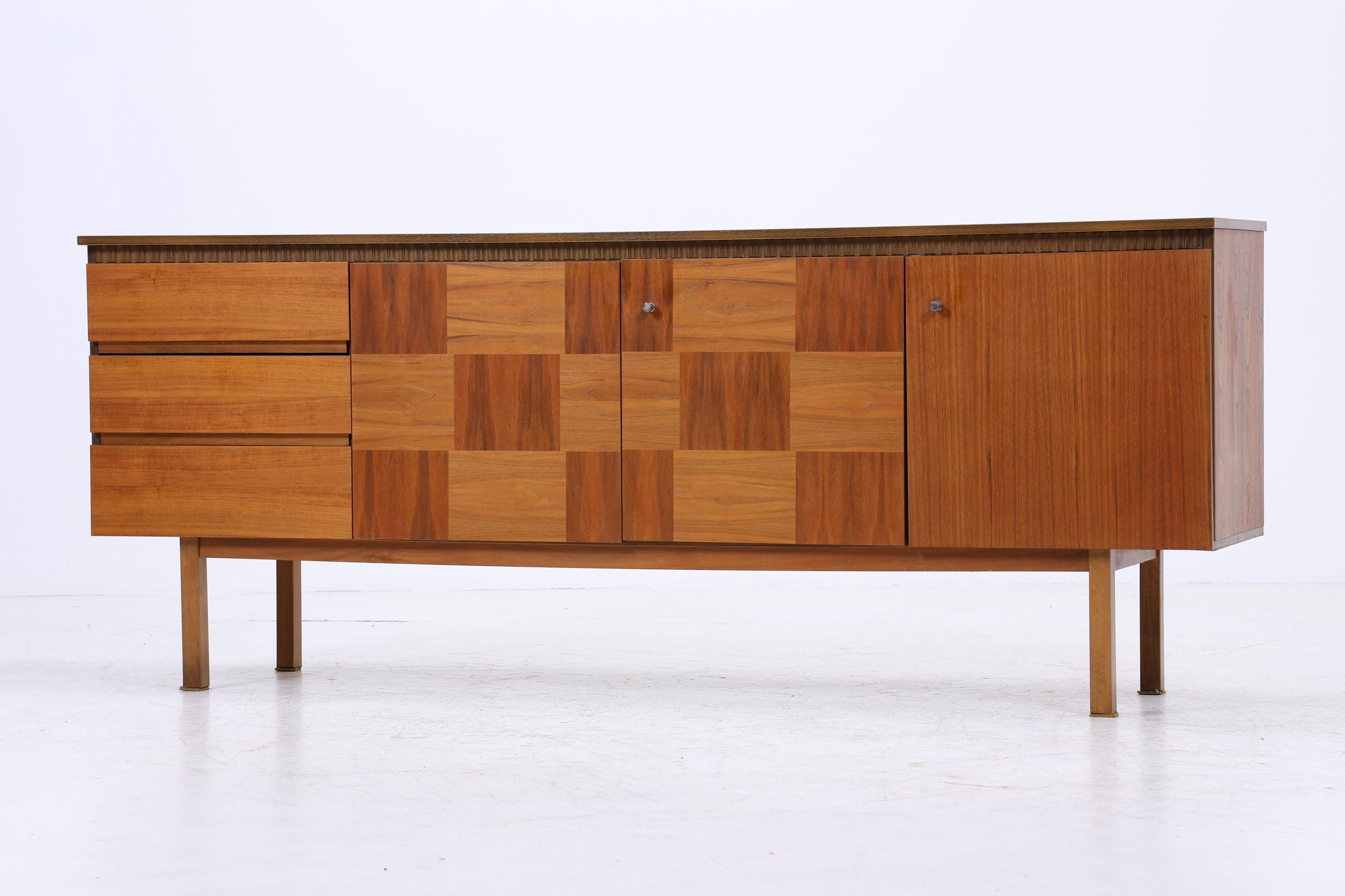 Vintage Nussbaum Sideboard 60er Jahre | Mid Century Anrichte mit Schubladen &amp; Fächern und Schachmuster Retro Holz Aufbewahrung