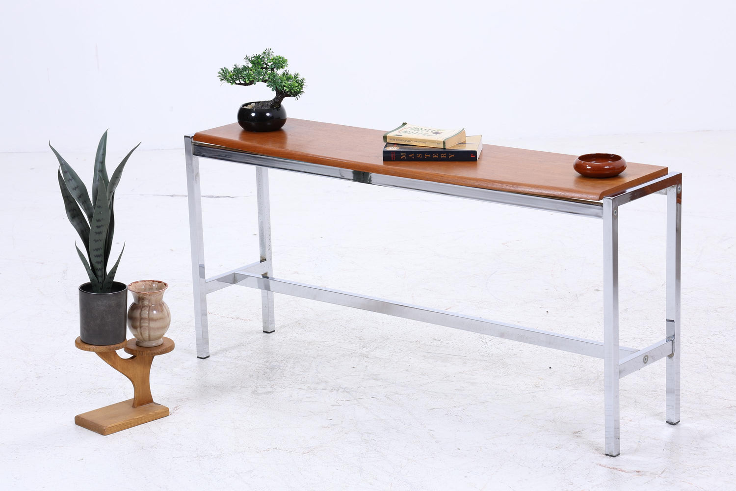 Wunderschöner Vintage Beistelltisch aus Teak &amp; Chrom | Mid Century Couchtisch Konsolentisch 60er Jahre Retro Wohnzimmer