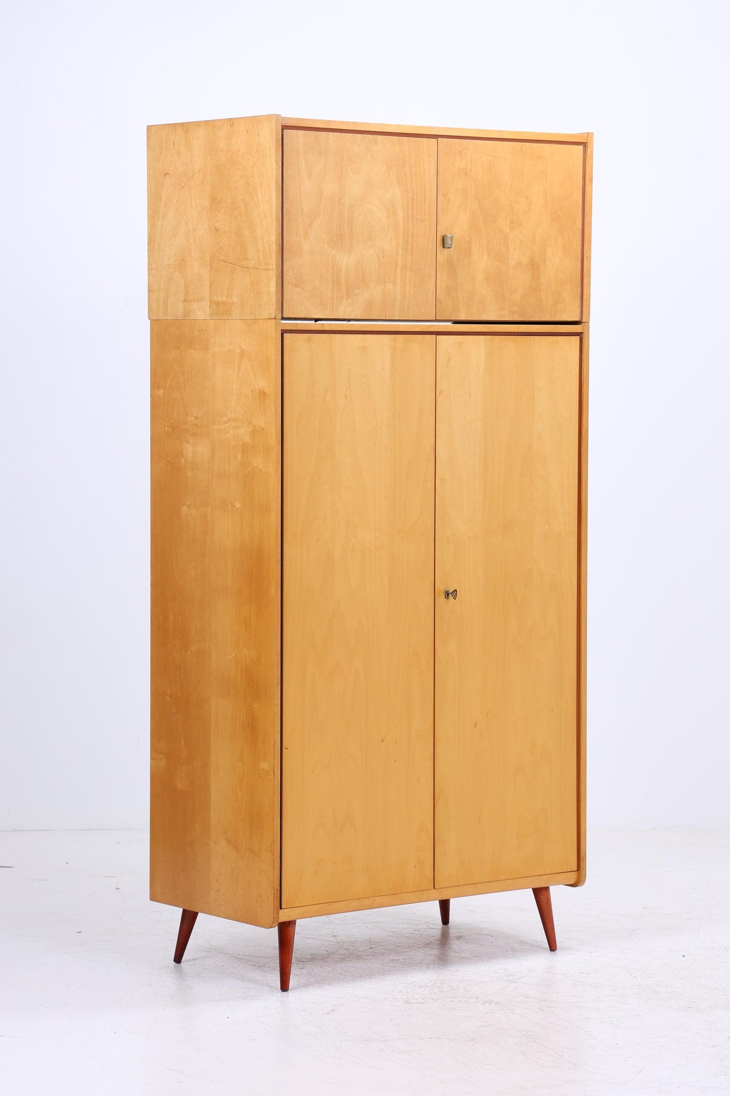 Wunderschöner Vintage Kleiderschrank | Mid Century Birke Wäscheschrank | 60er Jahre Schrank | mit Kleiderstange &amp; Fächern