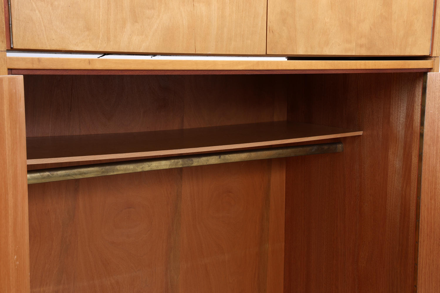 Wunderschöner Vintage Kleiderschrank | Mid Century Birke Wäscheschrank | 60er Jahre Schrank | mit Kleiderstange &amp; Fächern