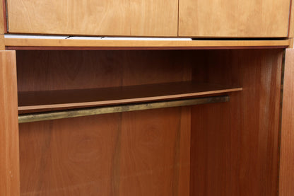 Wunderschöner Vintage Kleiderschrank | Mid Century Birke Wäscheschrank | 60er Jahre Schrank | mit Kleiderstange &amp; Fächern