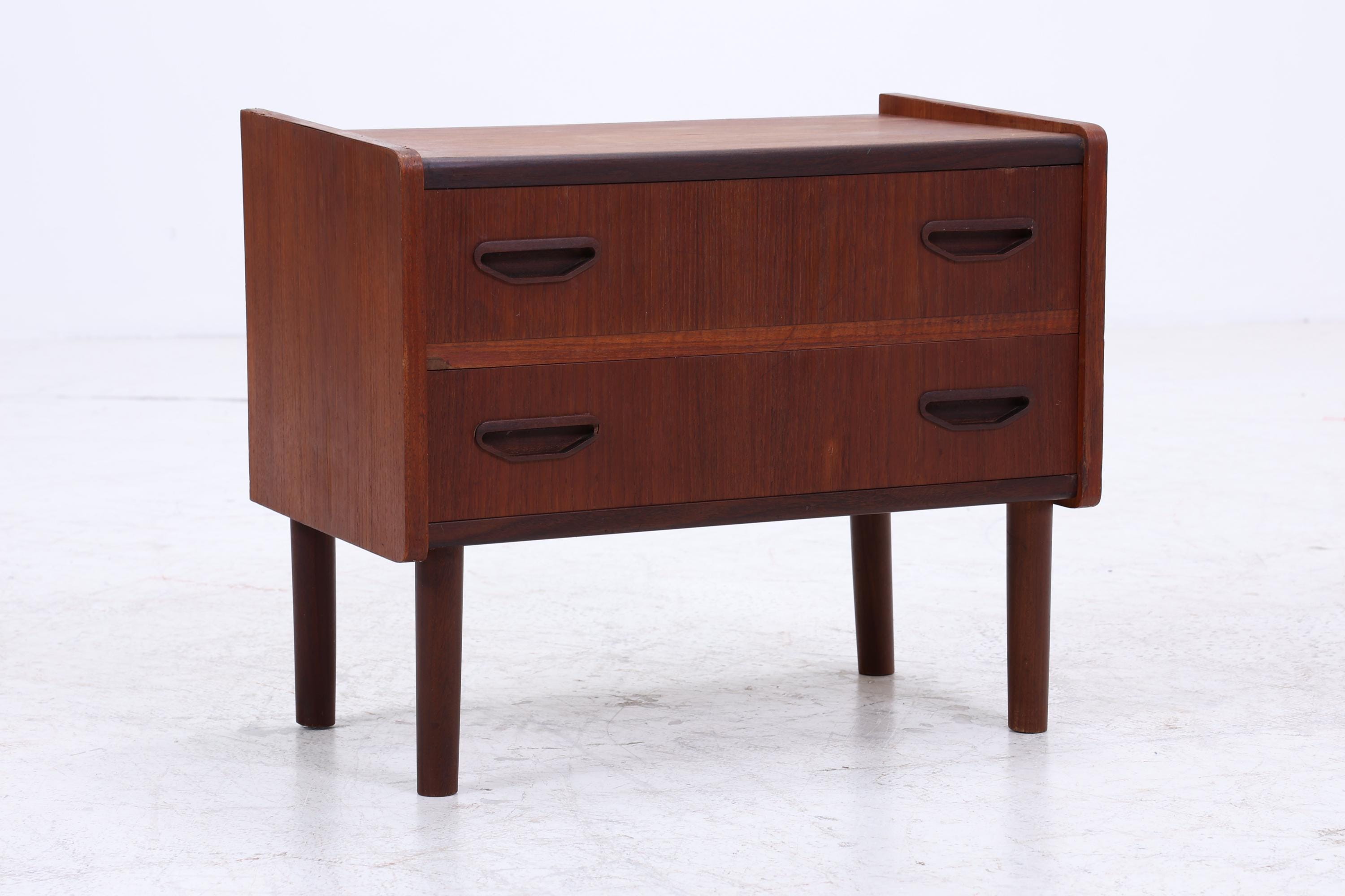 Vintage Teak Mini Kommode 60er Jahre | Danish Design Mid Century Holz Nachttisch mit Schubladen Aufbewahrung