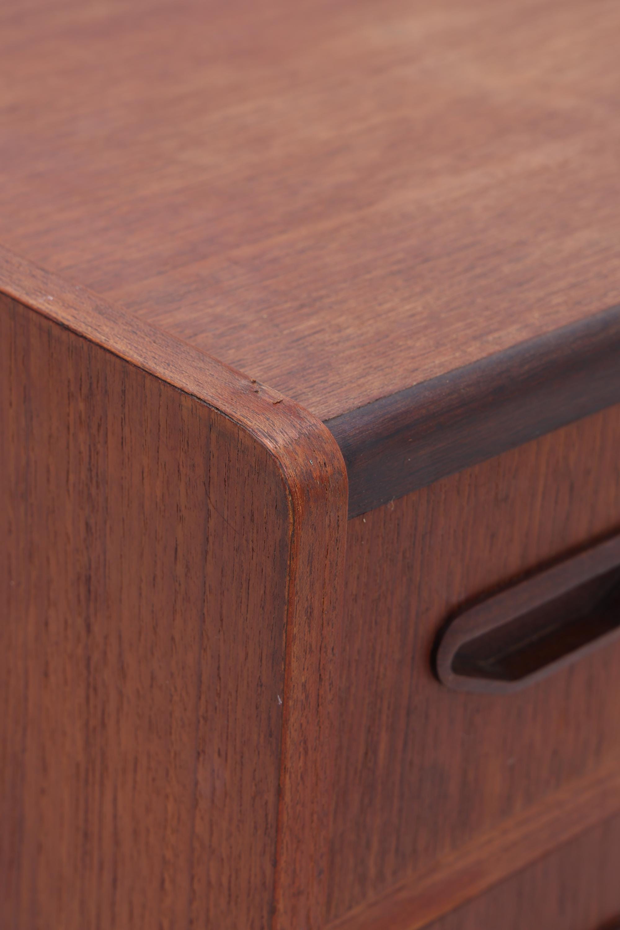 Vintage Teak Mini Kommode 60er Jahre | Danish Design Mid Century Holz Nachttisch mit Schubladen Aufbewahrung